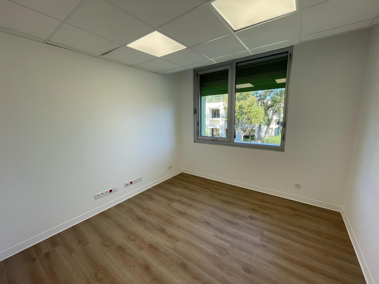 Local d'activité Sophia Antipolis 634m² Location local d'activité Sophia Antipolis Alpes-Maritimes OLACT2427253 8